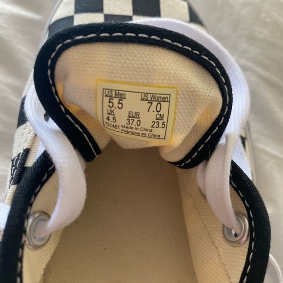 Vans authentic shoe, classic checker pattern. - Picture 6 of 6